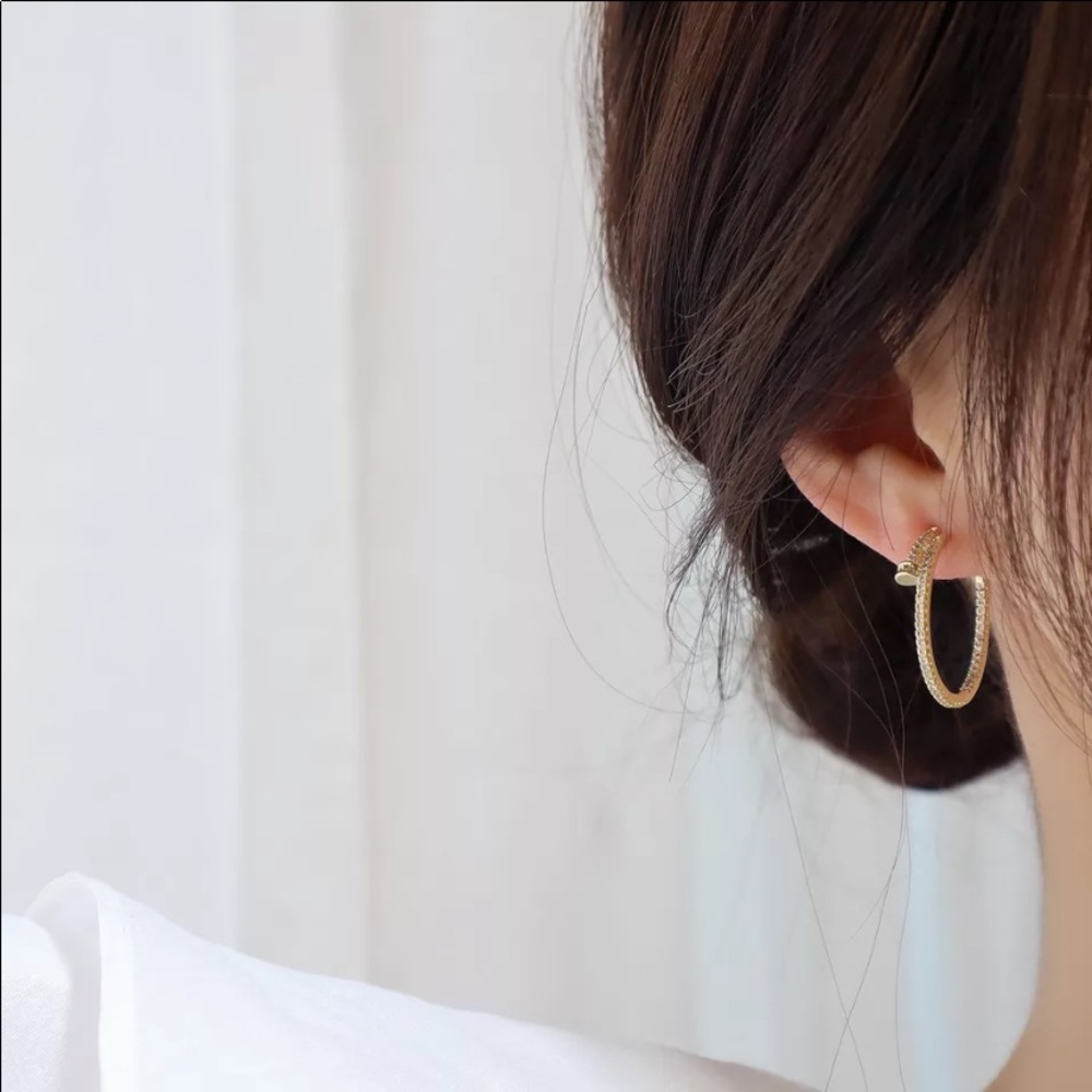 5🌟 Rated NWT Gold Nail Hoop Earrings - Picture 2 of 6